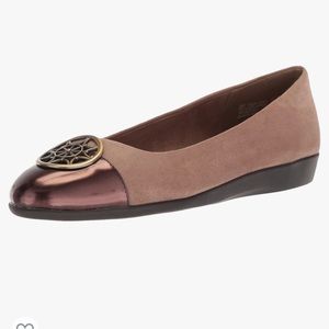 AEROSOLES Trend Book  Sz 9 Wide Taupe